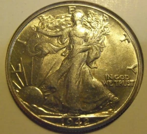 1942 P Walking Liberty mezzo dollaro, UNC, moneta d'argento 90% (42PAC5) - Foto 1 di 5