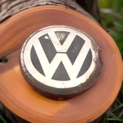 Tampa central de roda logotipo Volkswagen 56mm - Número da peça 6N0601171 SEAT 6HO601171 - Imagem 1 de 2