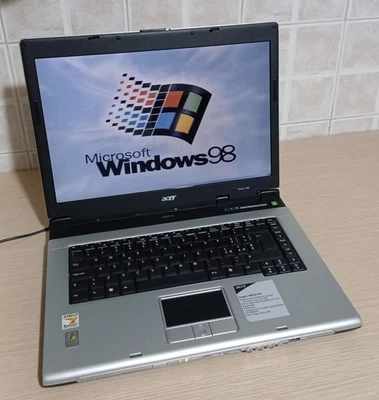 Notebook Acer Aspire 5000 con Windows 98 - Immagine 1 di 4