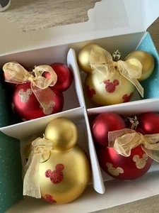 Disney Mickey Mouse / Minnie Mouse Weihnachtskugeln 4 Stück Kunststoff Ornament - Bild 1 von 4