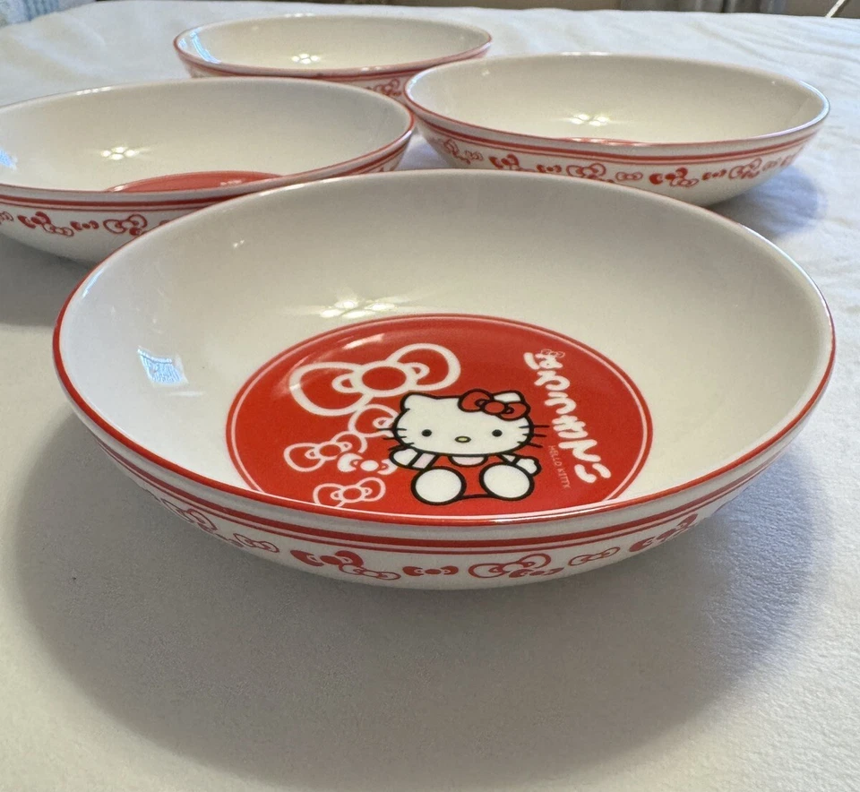 Juego de 4 arcos rojos y blancos de cerámica Hello Kitty San Rio 9" NUEVO Foto 1 de 4