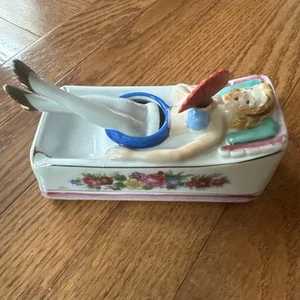 ANTIQUE RISQUE LADY BATHING Beauty PORCELAIN NODDER ASHTRAY, T.T, READ - Picture 1 of 16