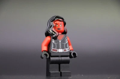 LEGO® Red She-Hulk Minifig sh0372 Marvel Super Heroes Angry Red & Black 76078 - Image 1 of 4