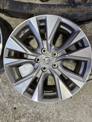 Llanta Nissan Murano 2015-2018 18x7-1/2 aleación mecanizada y bolsillos pintados Foto 1 de 4