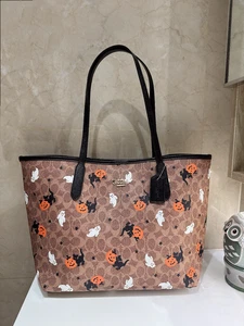 Neu mit Etikett Coach City Beuteltasche aus charakteristischem Canvas Kürbis Halloween 2024 mehrfarbig Outlet - Bild 1 von 8