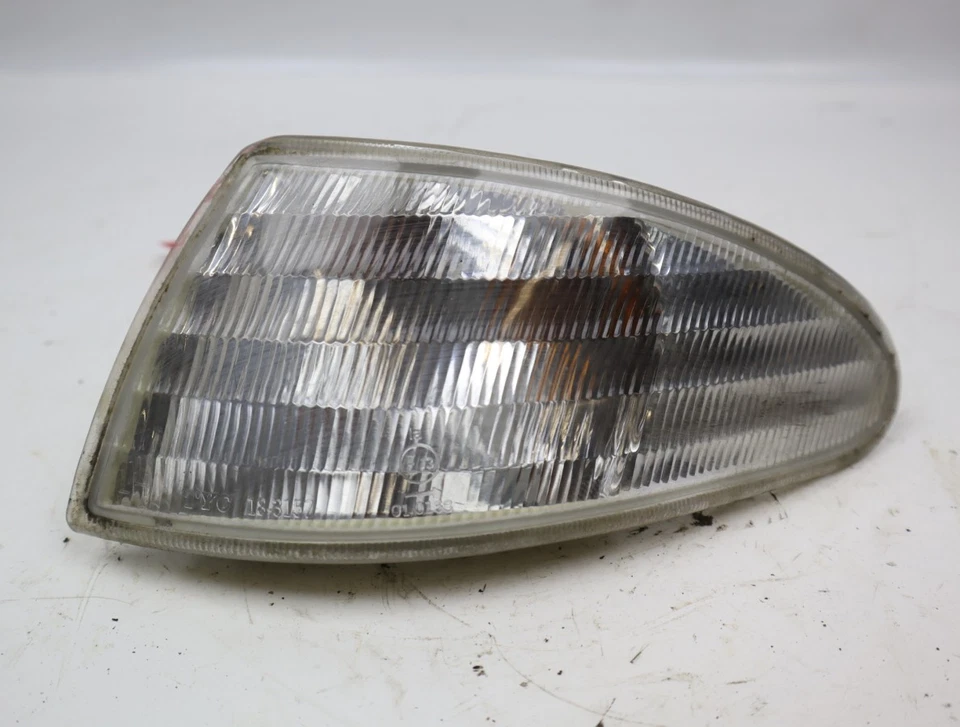 Clignotant gauche occasion FORD MONDEO I Phase 1 - 1.8 TD - - Imagen 1 de 4