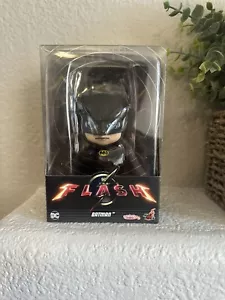 2023 BATMAN from the movie Flash Cosbaby Figure Hot Toys - Picture 1 of 3