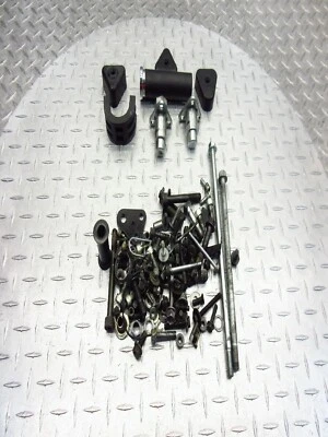 93-06 Kawasaki Concours ZG1000 1993 lote agarre tuercas diversas tornillos pernos herrajes Foto 1 de 4