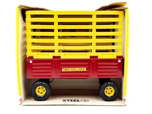 1/16 New Holland Bale Throw Wagon Old Style - Picture 1 of 3