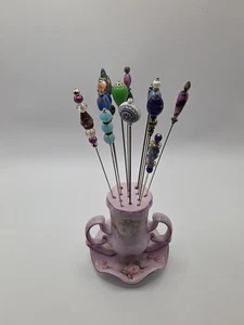 Porta spille cappello porcellana cinese vintage Limoges con 13 spille cappello - Foto 1 di 14