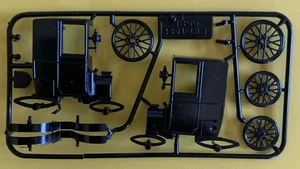 R & L Cereal Toys 1968 Coches Vintage 1890 RENAULT (Negro) Como Nuevo En Marco - Imagen 1 de 1