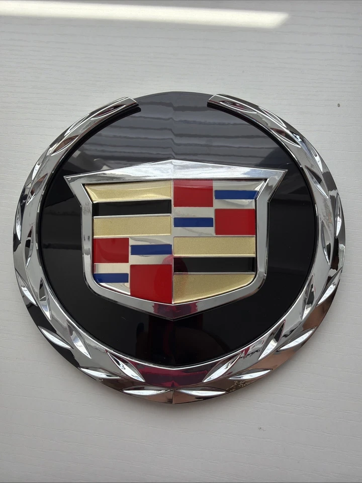 OEM NUEVO GM parrilla delantera escudo y corona emblema 07-14 Cadillac Escalade 22985035 Foto 1 de 4