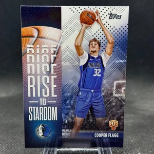 2025-26 Topps Baloncesto Cooper Flagg Rise to Stardom Dallas Mavericks RC #RTS-1 - Imagen 1 de 3