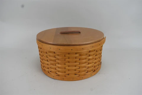 2004 Longaberger Hostess Hat Basket Wicker Round Lidded w Plastic Liner Cover