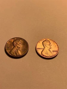 1984-P and 1982-P - Gold Toned Lincoln Cents - Lot of two - Picture 1 of 6