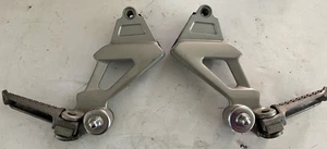 93-98 Kawasaki ZX11 ZX1100D Ninja 1993 izquierda derecha pasajero clavija paso soporte - Imagen 1 de 11