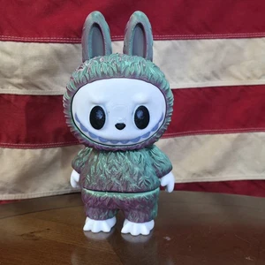 Bambola mostro LABUBU multicolore stampa 3d in seta che cambia colore altezza 8" - Foto 1 di 7