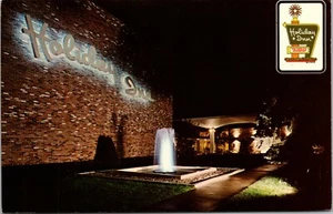 Cartolina NY Holiday Inn Saratoga Springs NY esterno vista notturna insegna illuminata UNP - Foto 1 di 2