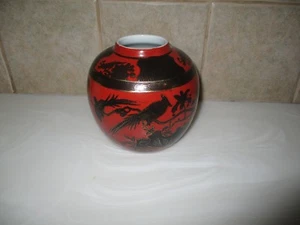 Diapositiva china de colección 5"" de alto X 5 JARRÓN DE PORCELANA DE AVES HP NEGRO, ROJO SANGRE Y DORADO DEC0  - Imagen 1 de 12