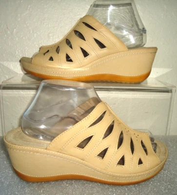 Sandalia de cuña Cliffs By White Mountain beige deslizable talla 8/8,5 Foto 1 de 4