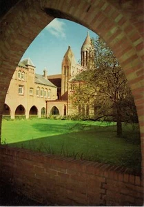 (az93) Quarr Abbey In the Cloisters - Isle of Wight Postcard - Picture 1 of 2
