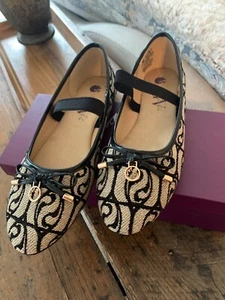 Gloria Vanderbilt “Cameo” Women’s Black & Tan Ballet Flats- NEW IN BOX - Picture 1 of 11
