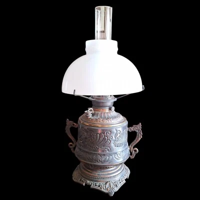 ANTIGUA LÁMPARA DE ACEITE MILLER 1895 LATÓN EN RELIEVE Y COBRE QUEROSENO ELECTRIFICADA  Foto 1 de 4