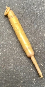 HERMOSO MINI LÁPIZ RETRÁCTIL CHAPADO EN ORO ANTIGUO, RELIEVE DE RAMAS c1900 en muy buena condición - Imagen 1 de 6