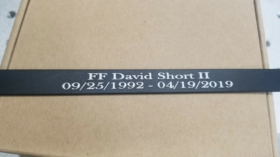 Специальный мемориальный браслет ваш выбор до 3 строк текста и выбор эмблемы - Изображение 1 из 4