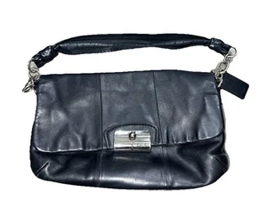 Bolso de hombro Coach de cuero negro con solapa Kristin - Imagen 1 de 24