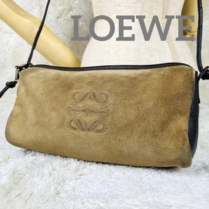 LOEWE Schultertasche geprägtes Logo Anagramm Wildleder beige Damen gebraucht aus Japan - Bild 1 von 15