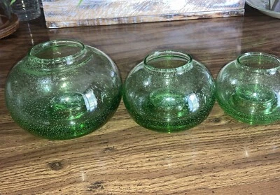 3 Southern Living at Home Southport Globe Trio vidrio verde burbuja soplado a mano Foto 1 de 4