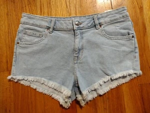 H&M Divided Damen Cutoff Denim Shorts, Größe 8, leicht gewaschen - Bild 1 von 3