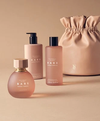 Conjunto de 4 Peças Victoria's Secret Bare Sueded Vanilla Mist Loção Eau De Parfum + Bolsa - Imagem 1 de 4