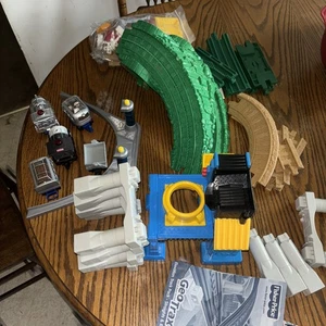 Fisher Price GeoTrax LOTE Accesorios, Pista, Dos Trenes Pista Elevada - Imagen 1 de 7