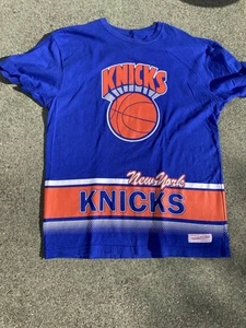RARE NEW YORK KNICKS XL T-SHIRT MITCHELL & NESS REVERSE WRITING ON BACK - Picture 1 of 5