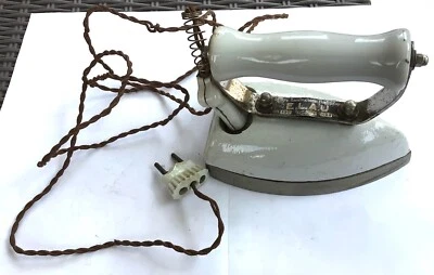 ANCIEN FER A REPASSER ÉMAILLÉ ELAU ENAMEL PRESSING IRON FERRO STIRO Bügeleisen - Photo 1/4