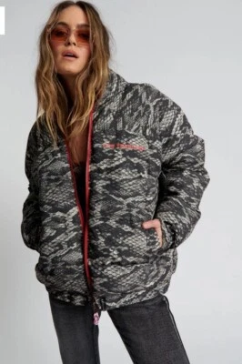 Chaqueta acolchada con estampado de serpiente de una cucharadita Parka Abrigo Grande Foto 1 de 4