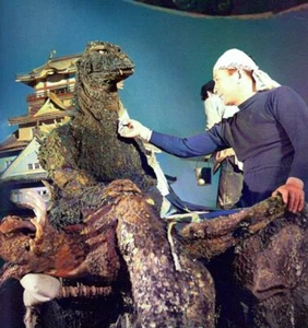 Break Time Godzilla hinter den Kulissen bunt 1954 8x10 Foto - Bild 1 von 1