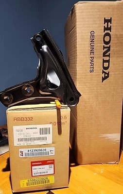 99-00 Honda Civic SI OEM задний двигатель "T" кронштейн B16A EM1 новый в коробке B16B - Изображение 1 из 4