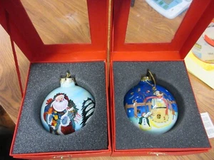 2 GLASORNAMENTE in Geschenkboxen WEIHNACHTSMÄNNER & SCHNEEMANN - Bild 1 von 10