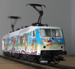 Marklin 37531 HO gauge DB BR 120 electric locomotive in christmas livery - Picture 1 of 13