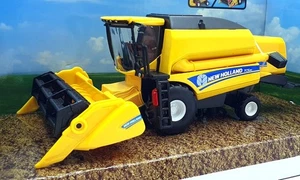 Burago 18cm long 18-31721 - New Holland TCS.90 Combine Harvester - Yellow - Picture 1 of 5