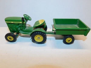 Ertl John Deere 110 Rasen- & Gartentraktor mit Wagen 1/2 gelber Sitz staubig - Bild 1 von 6