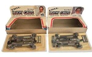 2 Neu im Karton Vintage Ertl Indy Rennwagen Rick Mears Guuld Charge & Bill Alsup Herzschrittmacher - Bild 1 von 11