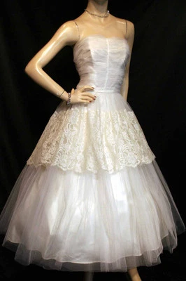 S~M VTG 1950s STRAPLESS WEDDING GOWN IVORY NET CREAM LACE SATIN 1950s DRESS - Image 1 of 4