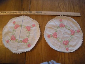 2 Bufandas de tocador antiguas bordadas a mano antiguas flores rosadas - Imagen 1 de 6