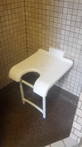 Duschklappsitz Aquatec Sansibar, klappbar zur Wandmontage - Weiß - Bild 1 von 5
