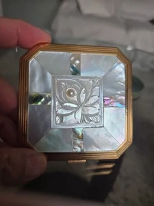 Vintage NEW LIGHT compact Mother Of Pearl W/genuine Pearl Inset 3x3 - Picture 1 of 9