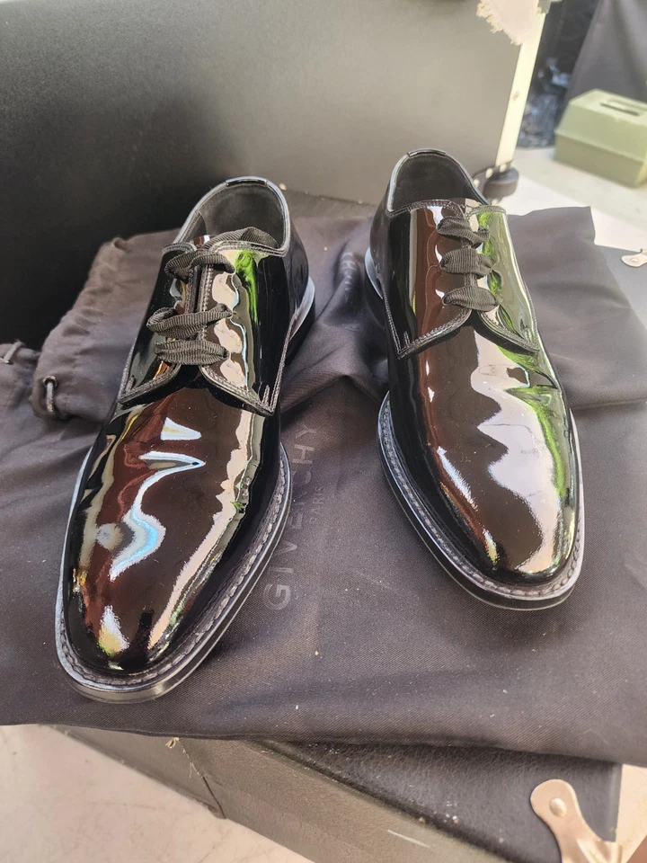 ZAPATO CON CORDONES DE CUERO GIVENCHY 39 UE (6,5 EE. UU.) Negro Alto Brillo Usado  Foto 1 de 4